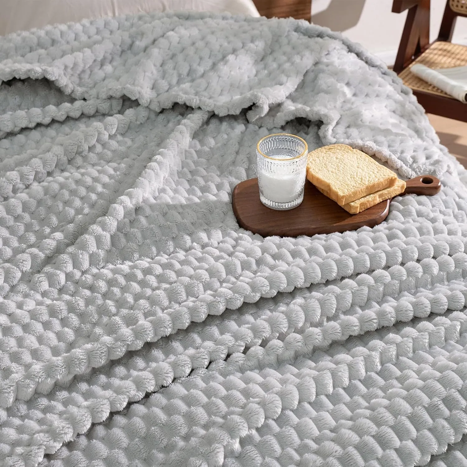 David's Home Ultra Soft Fleece Blanket Queen Size, Warm Lightweight 3D Jacquard Flannel Blanket for Fall Winter, Fluffy Cozy Luxury Plush Suitable for Bed Room Decor,90"x90", Light Grey