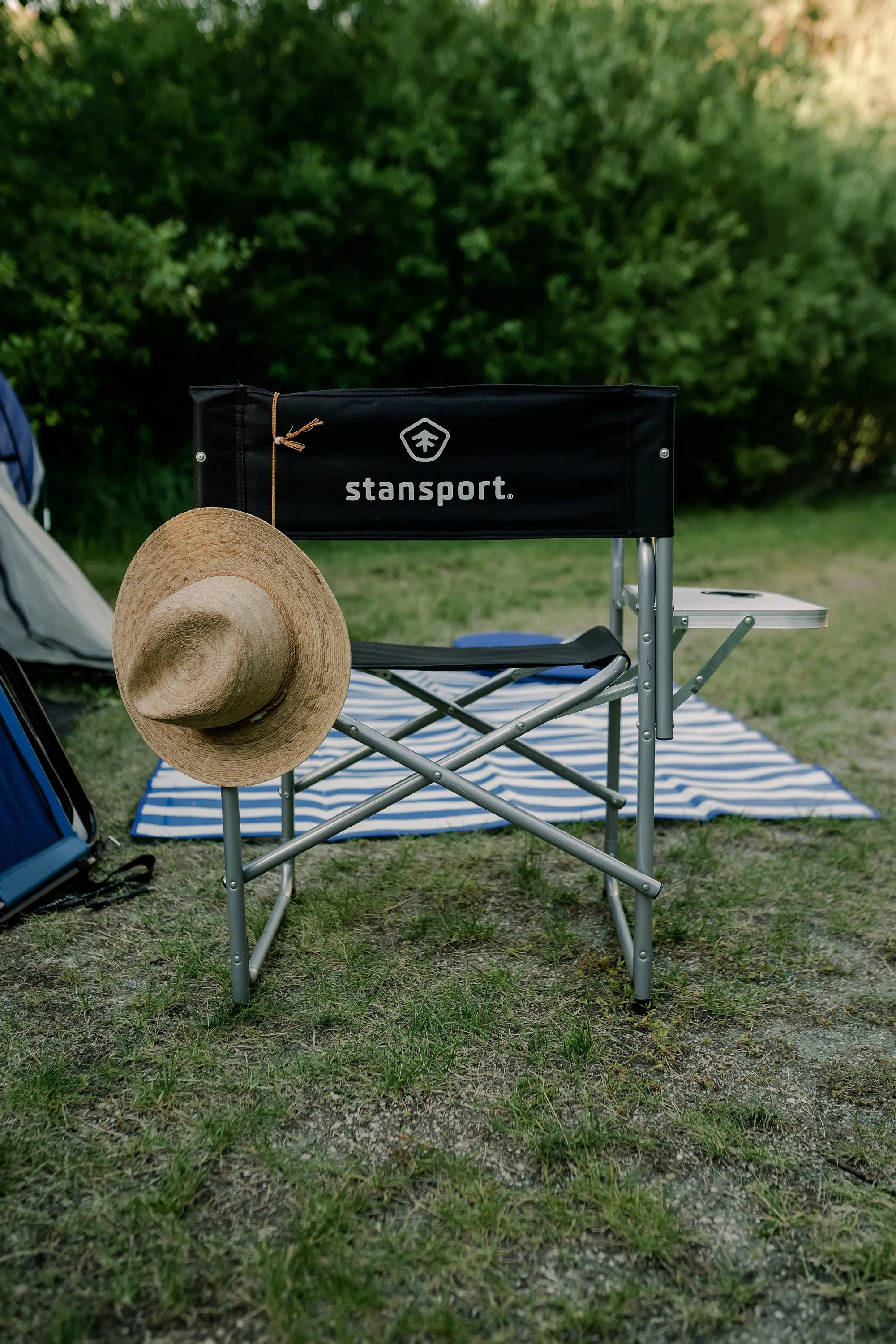 Folding Directors Chair With Side Table