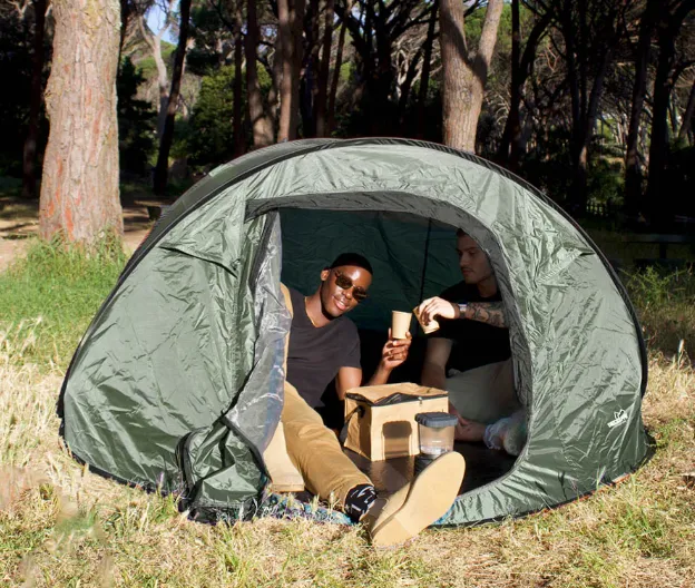 Lightweight Pop Up Tent   2x Outdoor Chairs Combo
