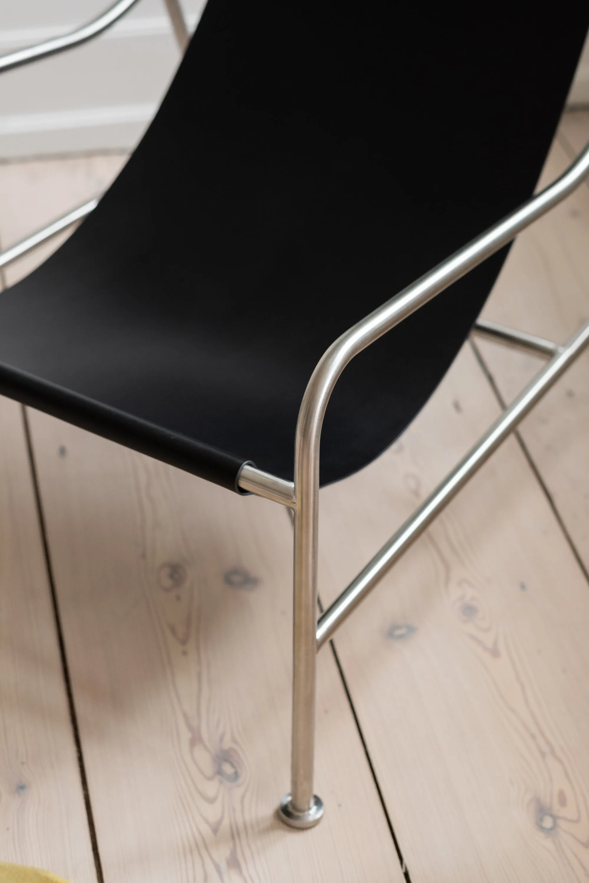 Minimalist Intdoor Living Room -Lisboa Chair in Leather - 2 Chairs