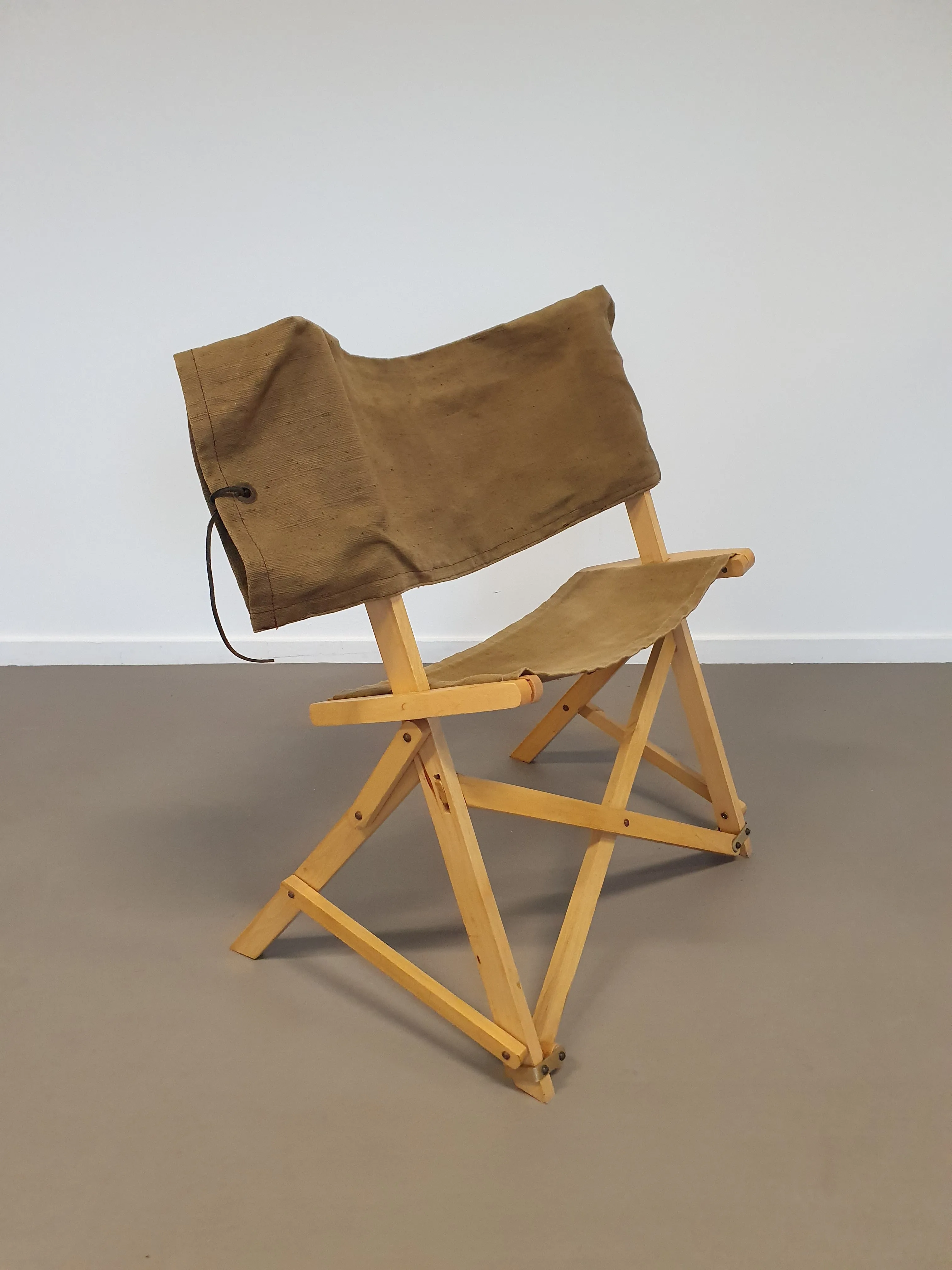 Praia folding chair. For Gavina 1968. Height 75 / wide 57 / depth 44 / seat height 40 cm
