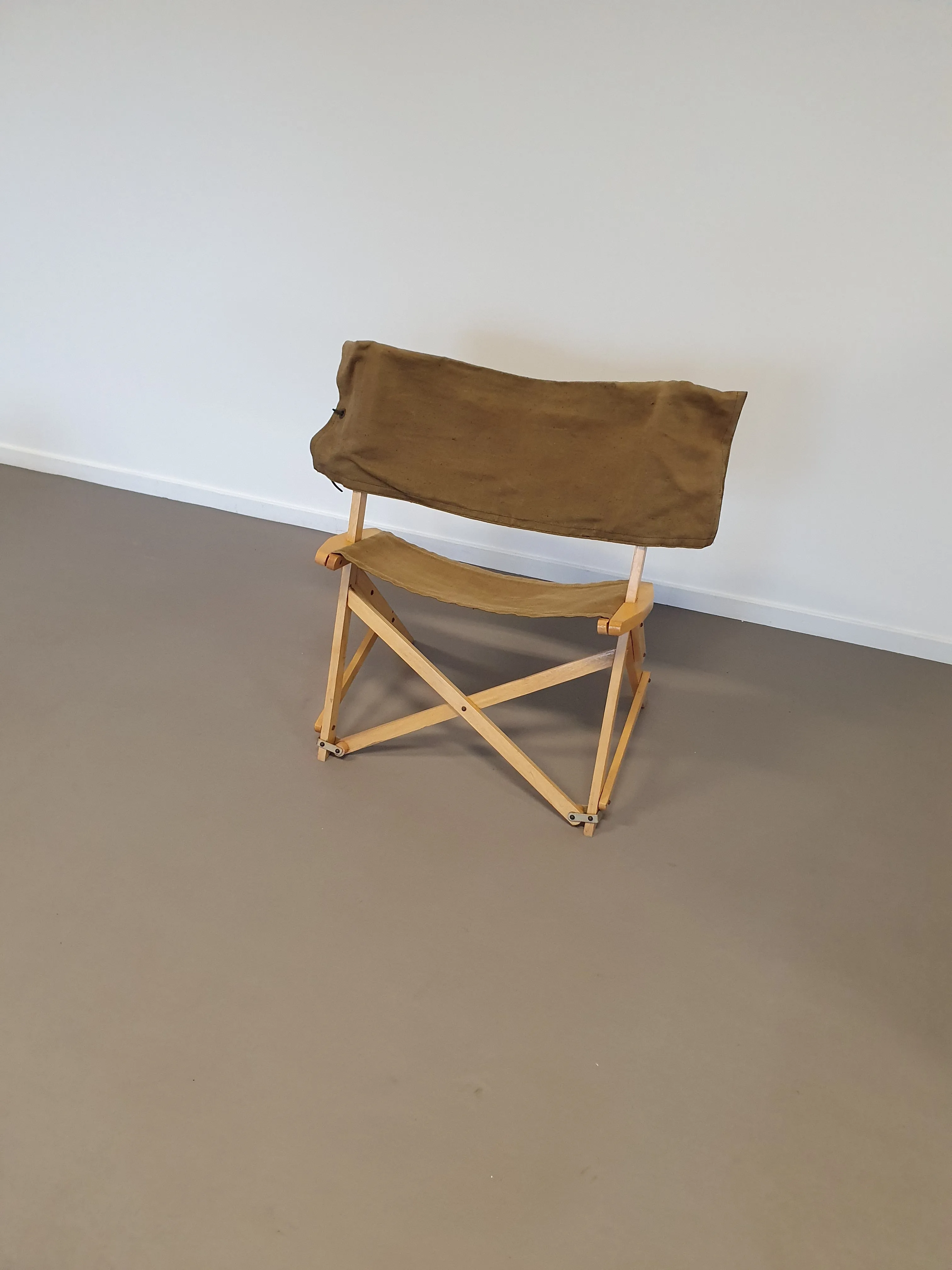 Praia folding chair. For Gavina 1968. Height 75 / wide 57 / depth 44 / seat height 40 cm