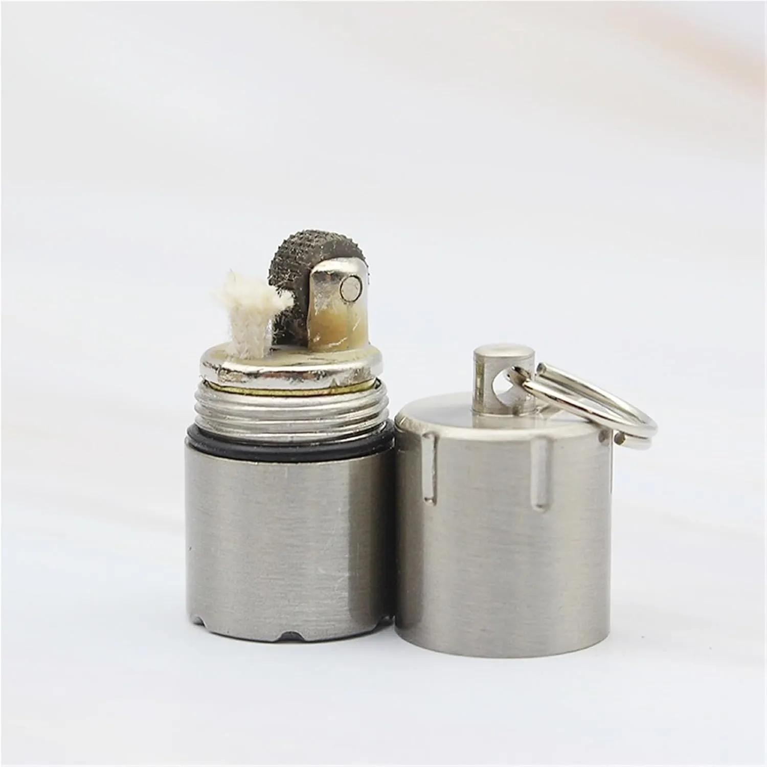 Small Soft Flame Kerosene Portable Metal Lighters, Waterproof and Windproof Grinding Wheel Lighter, Suitable for Indoor and Outdoor, Gift for Men (Fuel Not Included)(Gold)