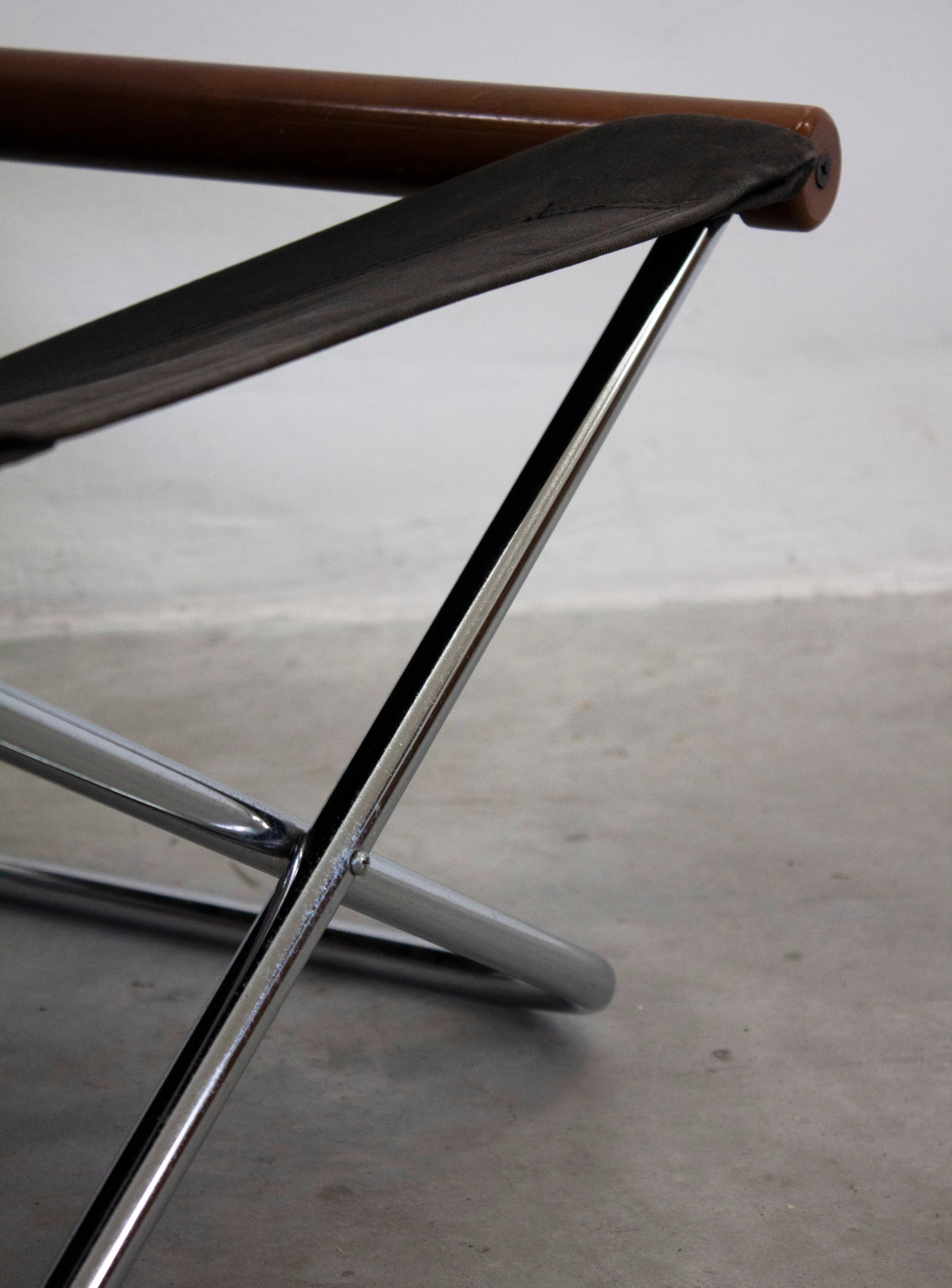 Suekichi Uchida NY Folding Lounge Chair by Takashi Nii (Black)