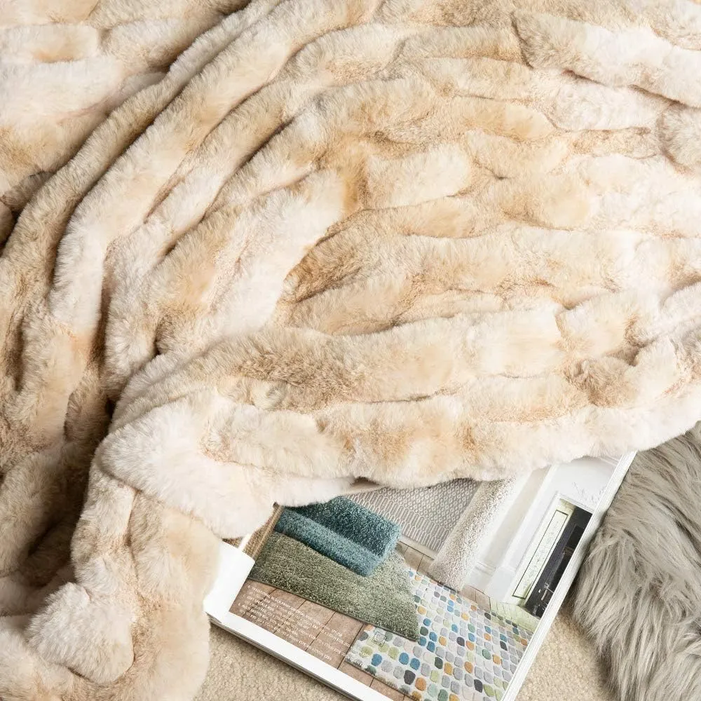 Super Soft Faux Fur Throw Blanket- Brown Fur Throw Blanket Royal Luxury Cozy Plush Blanket use for Couch Sofa Bed Chair, Reversible Fuzzy Faux Fur Velvet Blanket 50 Inch x 60 Inch (Beige)