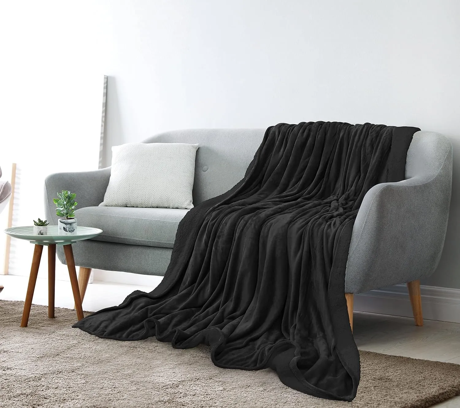 Utopia Bedding Sherpa Blanket Twin Size (Black, 90x66 Inches) - Soft Lightweight Plush Fleece Reversible Blanket for Bed, Sofa, Couch, Camping and Travel