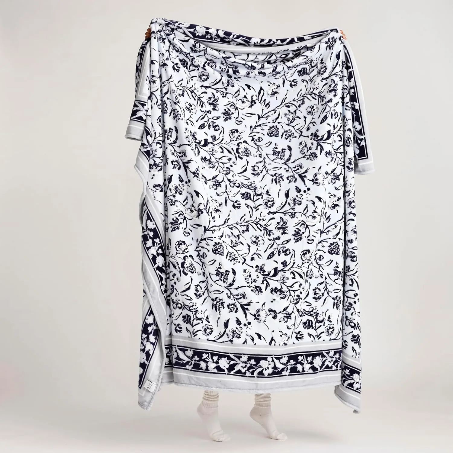 Vera Bradley Women's Oversized Fleece Plush Throw Blanket, Perennials Misty Surf, Full/Queen